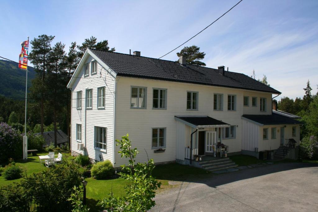 Furulund Pensjonat Ron Exterior foto