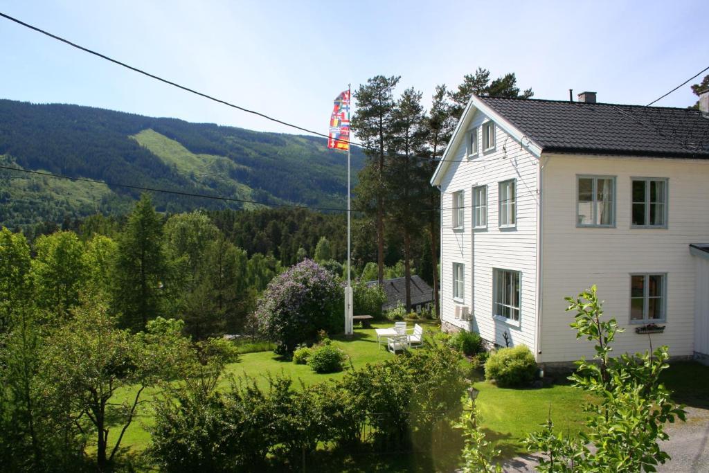 Furulund Pensjonat Ron Exterior foto